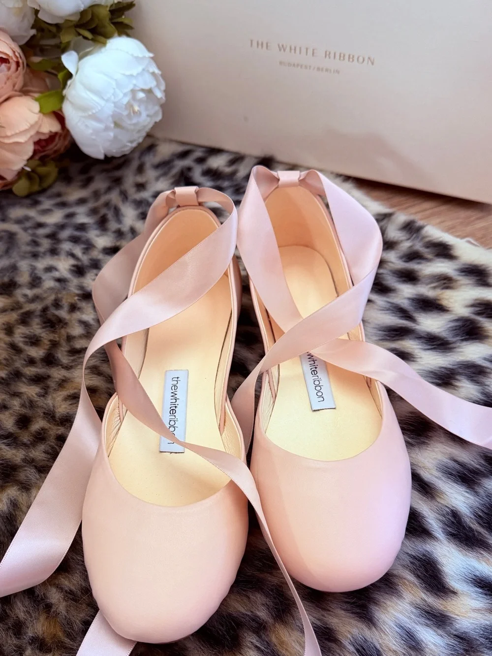 ♥️ The White Ribbon Ballet 🩰 flats with Satin Ribbon 39
